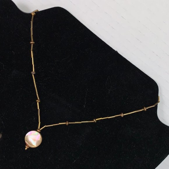 15 " Mother of Pearl Shell and Gold Bead Necklace - Picture 3 of 7